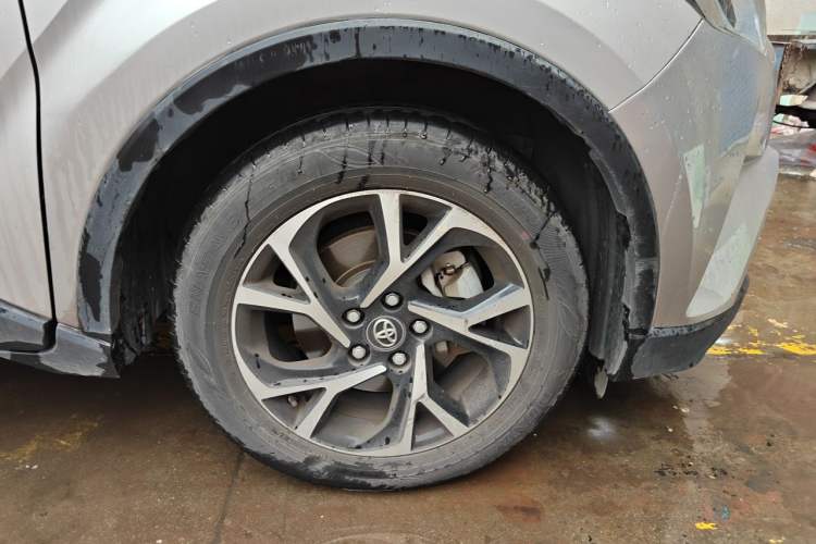 Used Toyota C-HR 2020 2.0L Leading Edition Right Front Wheel Hub