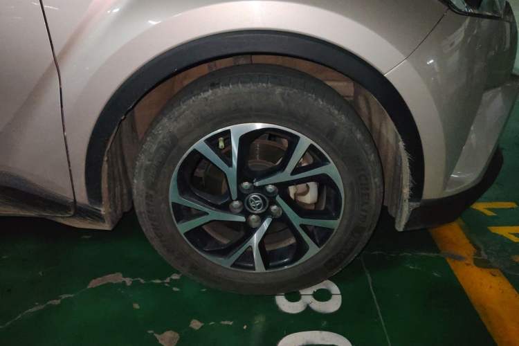 Used Toyota C-HR 2020 2.0L Leading Edition Right Front Wheel Hub