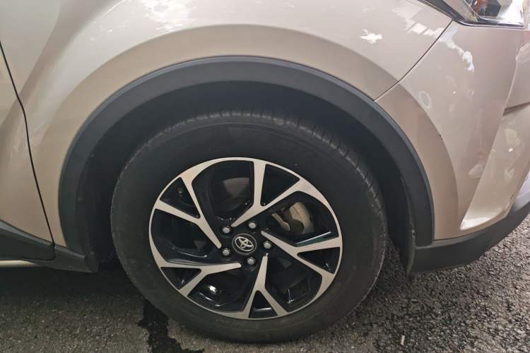 Used Toyota C-HR 2020 2.0L Leading Edition Right Front Wheel Hub