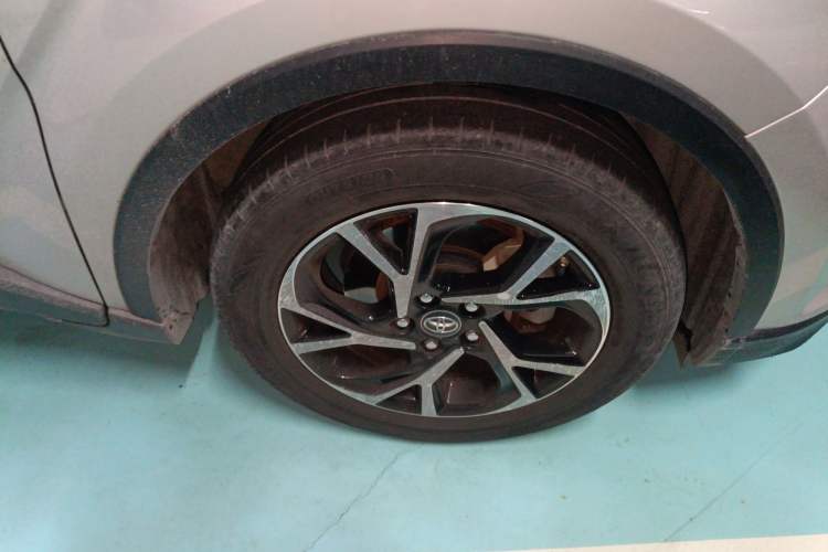 Used Toyota C-HR 2020 2.0L Leading Edition Right Front Wheel Hub