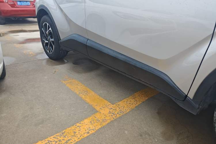 Used Toyota C-HR 2020 2.0L Leading Edition Right Side Sill