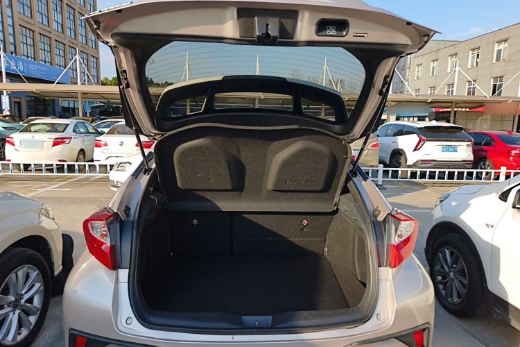 Used Toyota C-HR 2020 2.0L Leading Edition Trunk