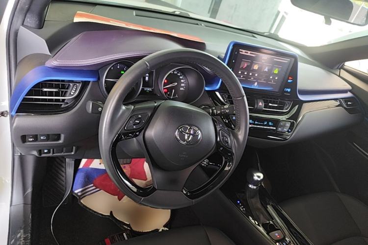 Used Toyota C-HR 2020 2.0L Luxury Edition Center Console