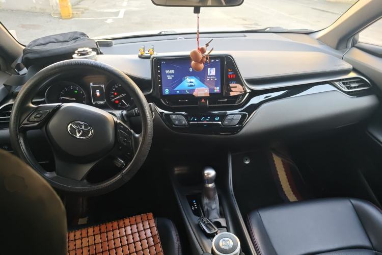 Used Toyota C-HR 2020 2.0L Comfort Edition Center Console