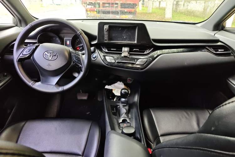 Used Toyota C-HR 2020 2.0L Comfort Edition Center Console