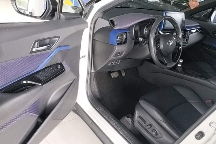 Used Toyota C-HR 2020 2.0L Luxury Edition Driver Seat