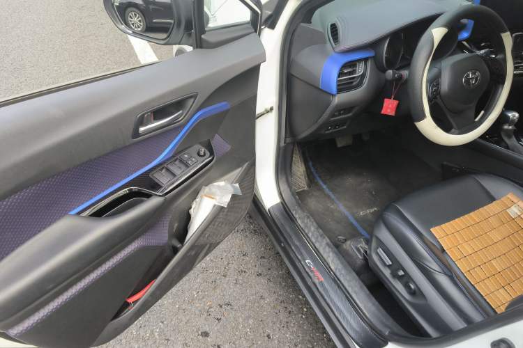 Used Toyota C-HR 2020 2.0L Leading Edition Driver Seat