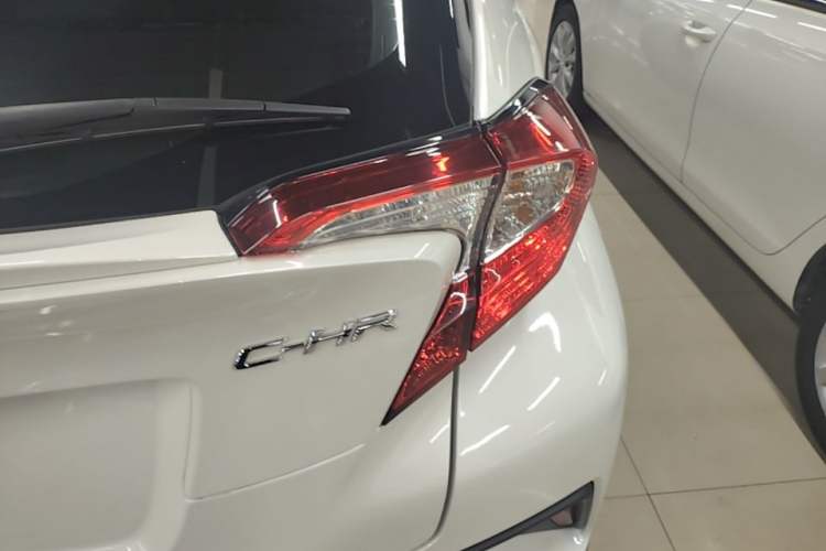 Used Toyota C-HR 2020 2.0L Leading Edition Exterior 3