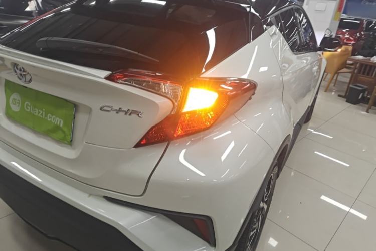 Used Toyota C-HR 2020 2.0L Leading Edition Exterior 3