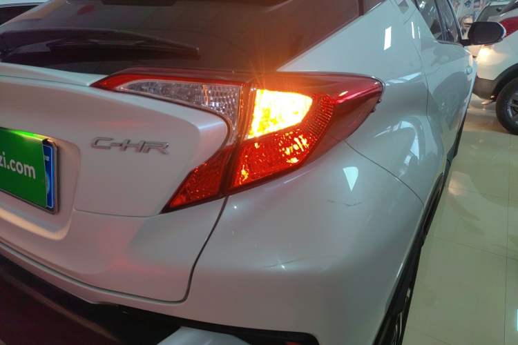 Used Toyota C-HR 2020 2.0L Leading Edition Exterior 3