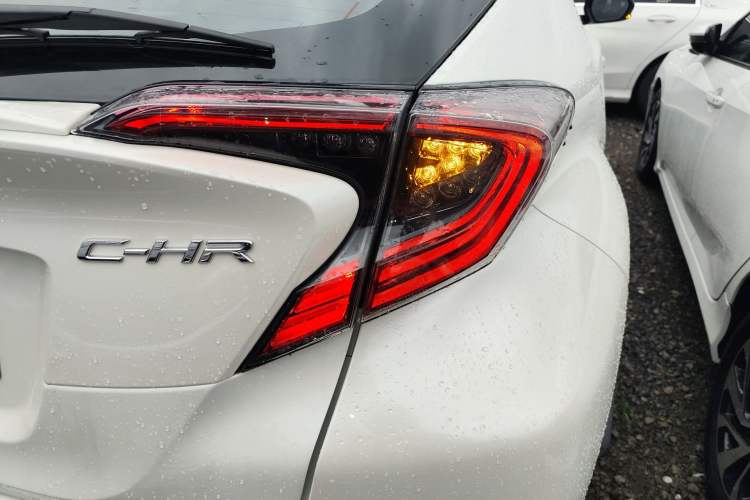 Used Toyota C-HR 2020 2.0L Luxury Edition Exterior 3