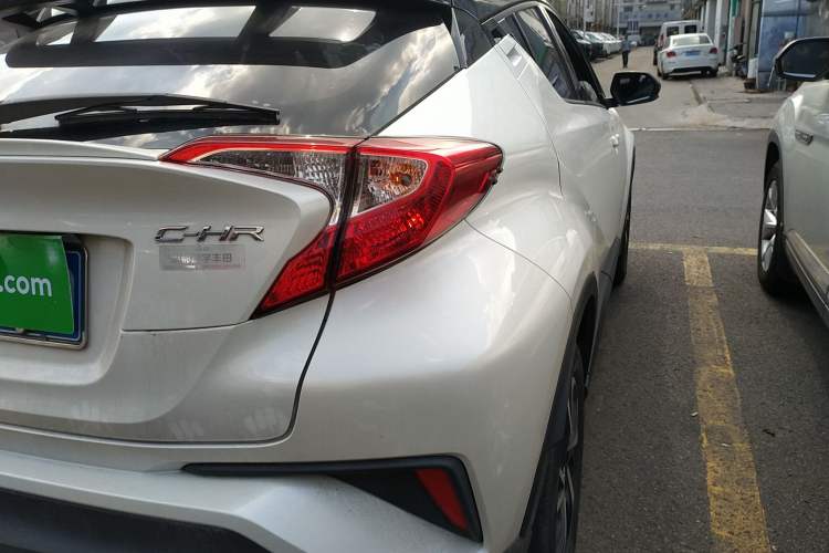 Used Toyota C-HR 2020 2.0L Leading Edition Exterior 3