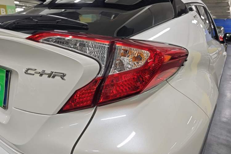 Used Toyota C-HR 2020 2.0L Leading Edition Exterior 3