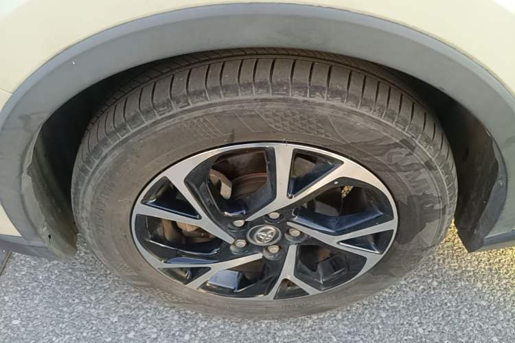Used Toyota C-HR 2020 2.0L Leading Edition Exterior 4