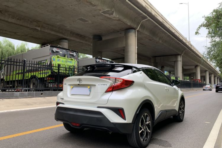 Used Toyota C-HR 2020 2.0L Leading Edition Exterior 5