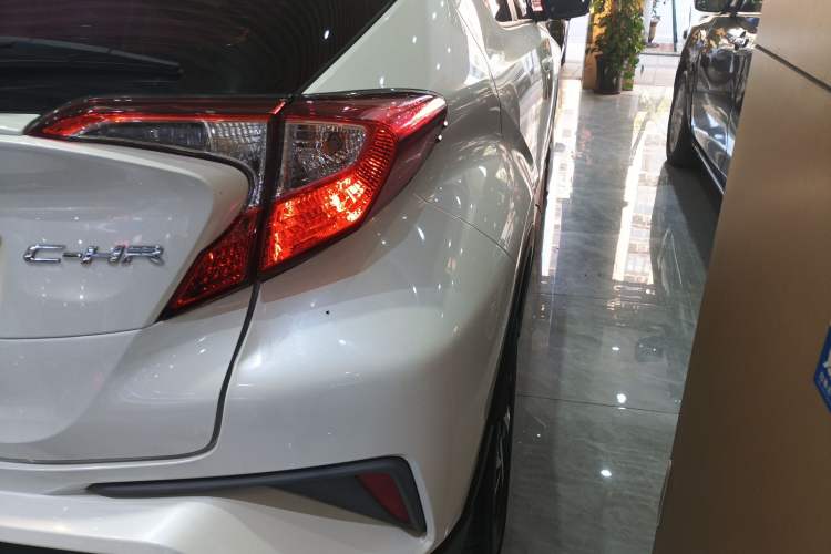 Used Toyota C-HR 2020 2.0L Comfort Edition Exterior 6