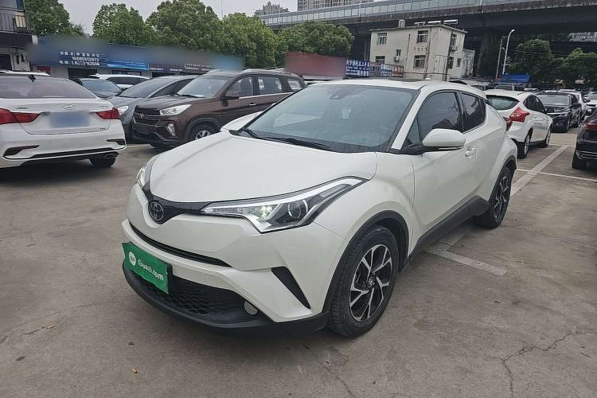 Used Toyota C-HR 2020 2.0L Leading Edition Front Left 45 Deg