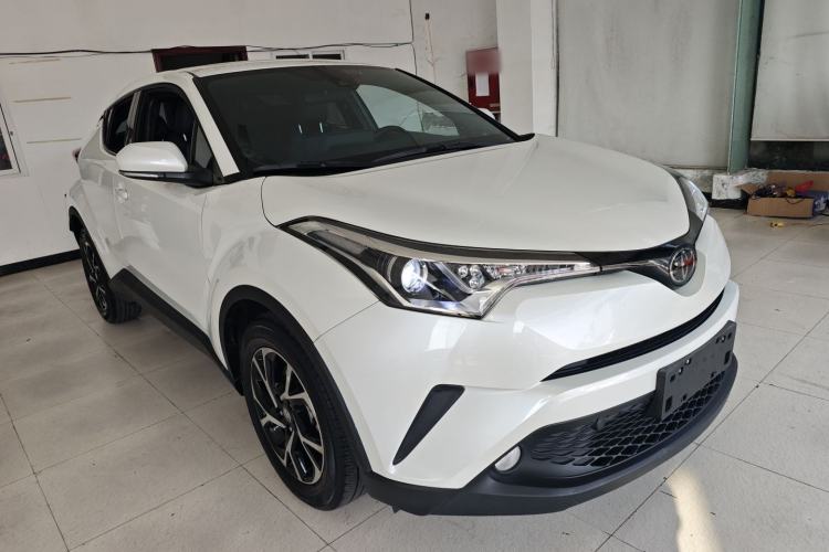 Used Toyota C-HR 2020 2.0L Leading Edition Front Right 45 Deg