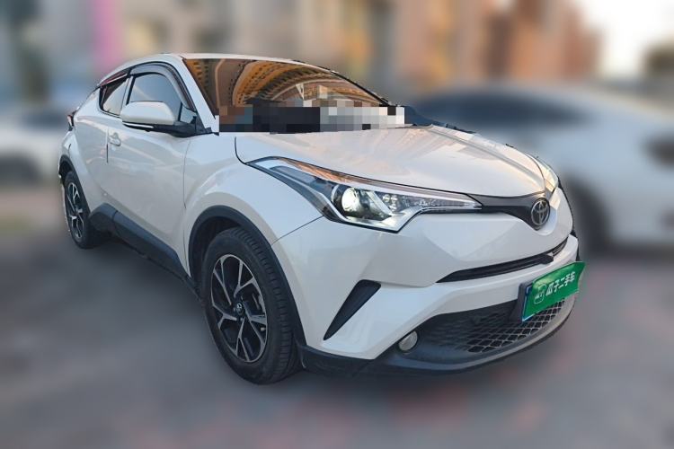 Used Toyota C-HR 2020 2.0L Leading Edition Front Right 45 Deg