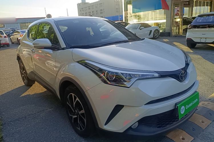 Used Toyota C-HR 2020 2.0L Leading Edition Front Right 45 Deg