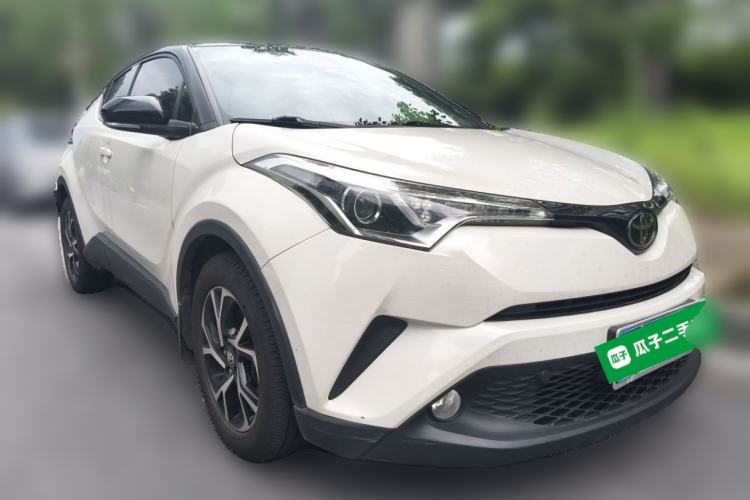 Used Toyota C-HR 2020 2.0L Leading Edition Front Right 45 Deg
