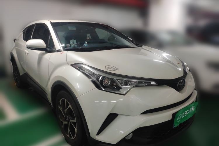 Used Toyota C-HR 2020 2.0L Leading Edition Front Right 45 Deg
