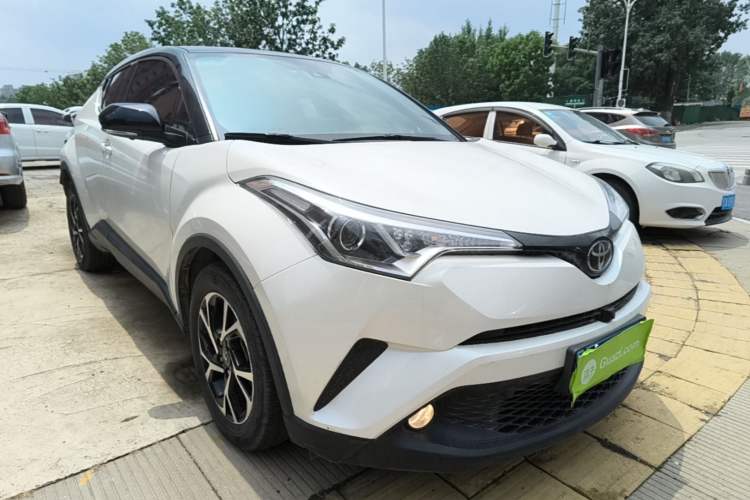 Used Toyota C-HR 2020 2.0L Leading Edition Front Right 45 Deg