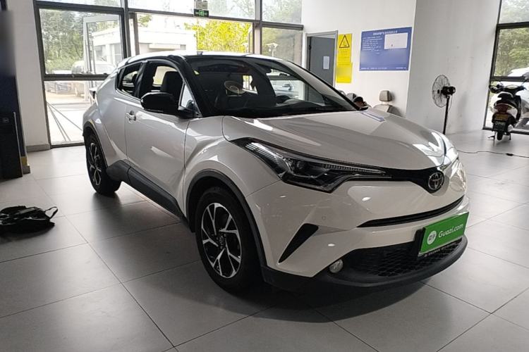 Used Toyota C-HR 2020 2.0L Luxury Edition Front Right 45 Deg