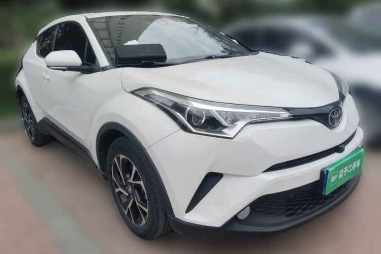 Used Toyota C-HR 2020 2.0L Leading Edition Front Right 45 Deg