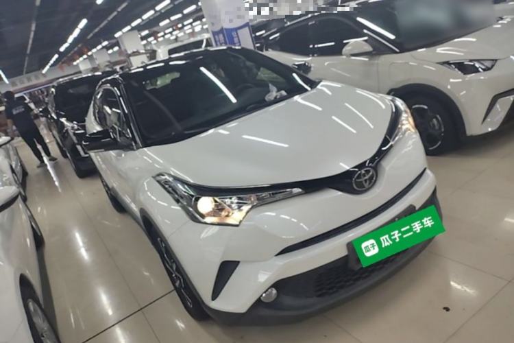 Used Toyota C-HR 2020 2.0L Leading Edition Front Right 45 Deg