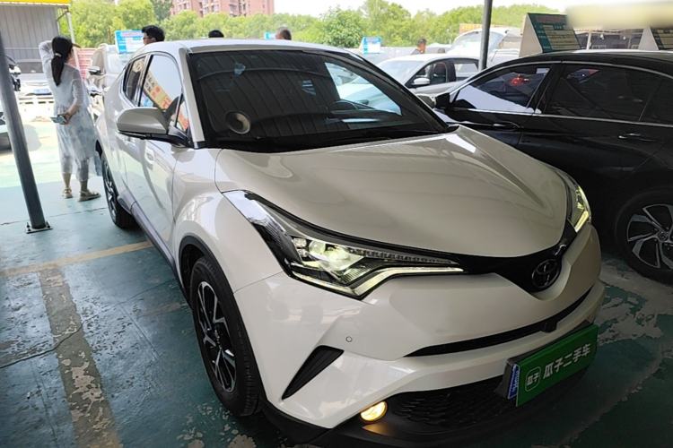 Used Toyota C-HR 2020 2.0L Luxury Edition Front Right 45 Deg