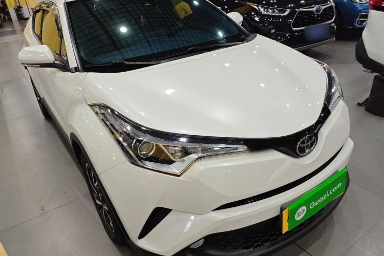 Used Toyota C-HR 2020 2.0L Leading Edition Front Right 45 Deg