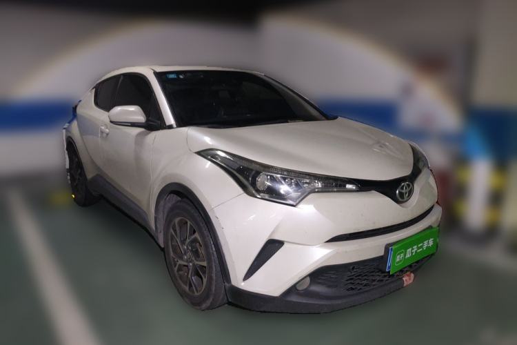 Used Toyota C-HR 2020 2.0L Leading Edition Front Right 45 Deg
