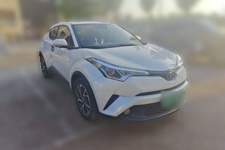 Used Toyota C-HR 2020 2.0L Leading Edition Front Right 45 Deg