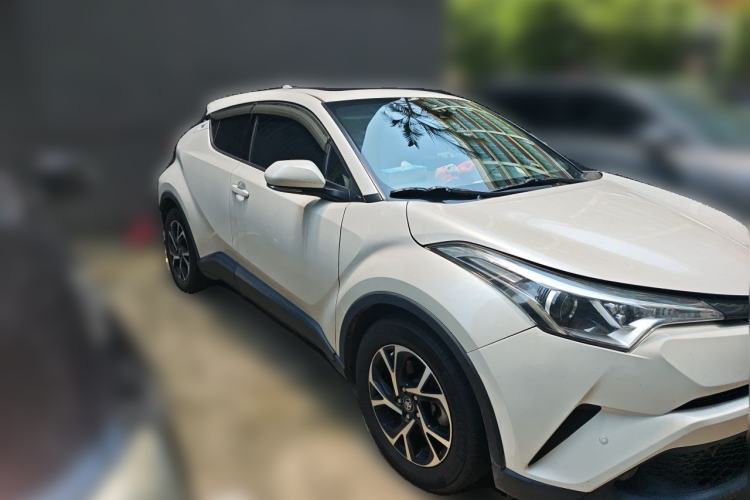 Used Toyota C-HR 2020 2.0L Leading Edition Front Right 45 Deg