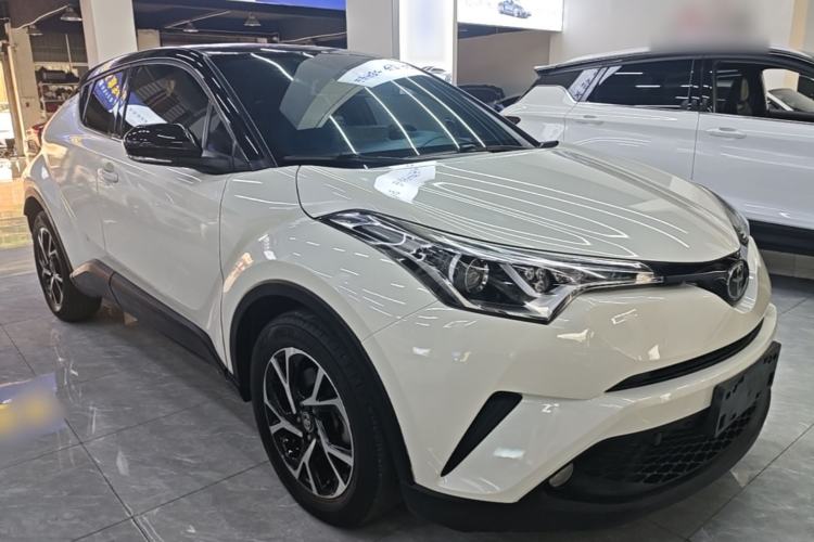 Used Toyota C-HR 2020 2.0L Leading Edition Front Right 45 Deg
