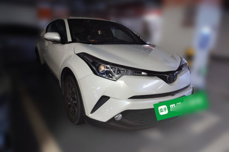 Used Toyota C-HR 2020 2.0L Leading Edition Front Right 45 Deg