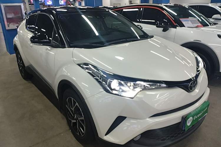 Used Toyota C-HR 2020 2.0L Leading Edition Front Right 45 Deg