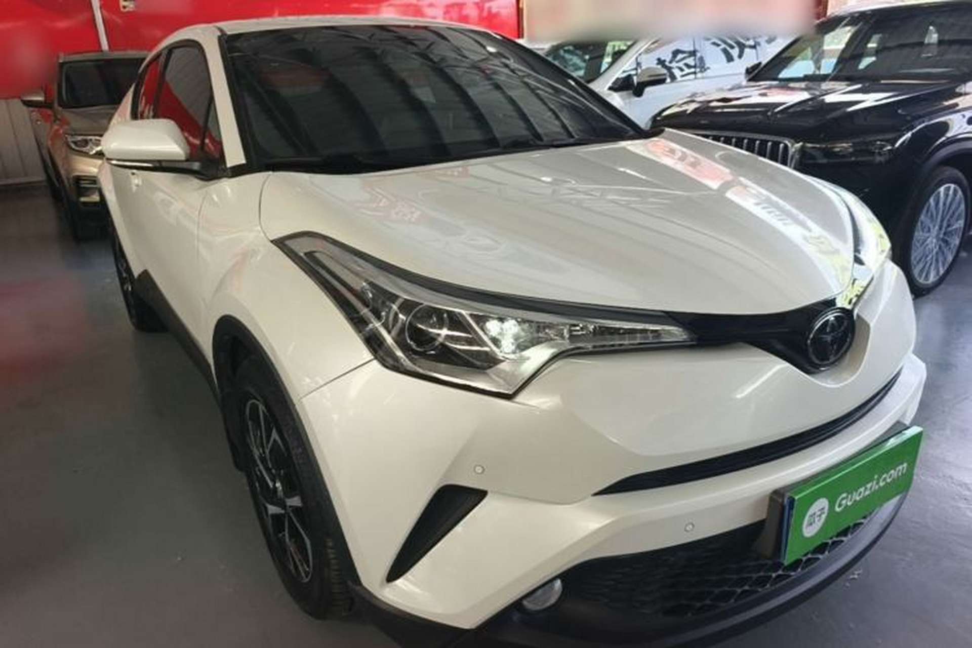 Used Toyota C-HR 2020 2.0L Leading Edition Front Right 45 Deg