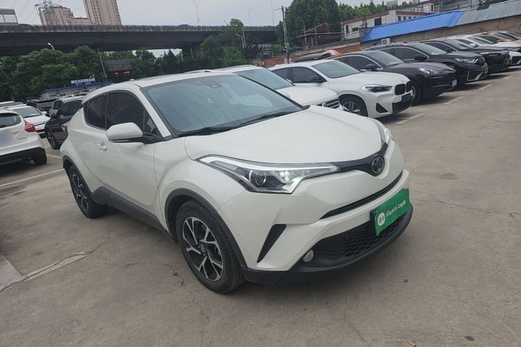 Used Toyota C-HR 2020 2.0L Leading Edition Front Right 45 Deg