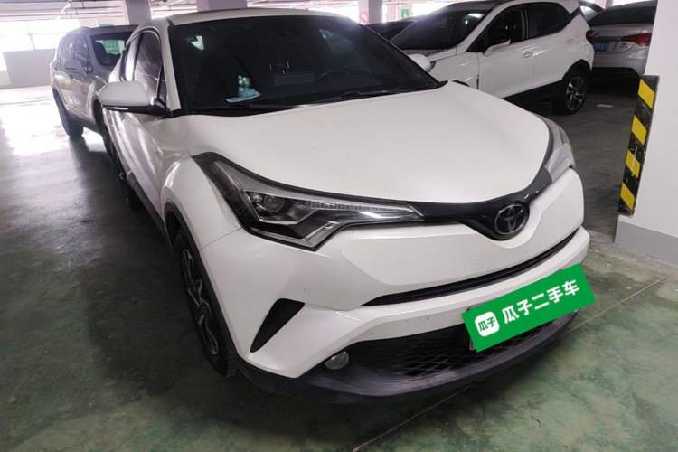 Used Toyota C-HR 2020 2.0L Luxury Edition Front Right 45 Deg