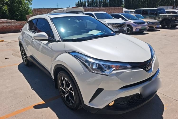 Used Toyota C-HR 2020 2.0L Leading Edition Front Right 45 Deg