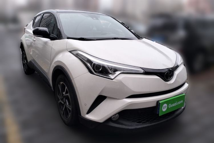 Used Toyota C-HR 2020 2.0L Leading Edition Front Right 45 Deg