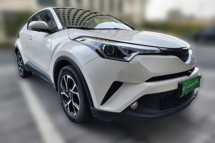 Used Toyota C-HR 2020 2.0L Leading Edition Front Right 45 Deg