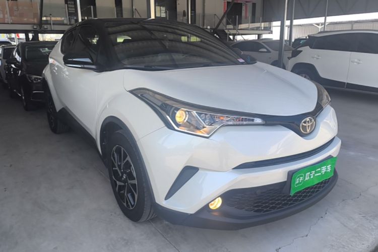 Used Toyota C-HR 2020 2.0L Leading Edition Front Right 45 Deg