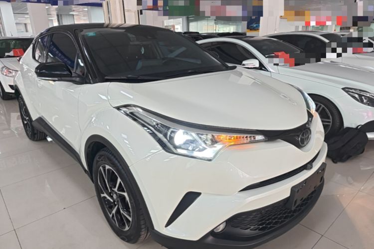 Used Toyota C-HR 2020 2.0L Leading Edition Front Right 45 Deg