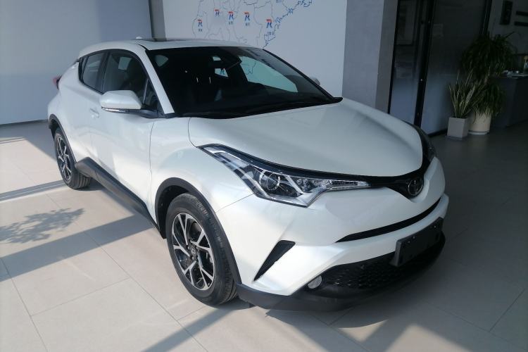 Used Toyota C-HR 2020 2.0L Leading Edition Front Right 45 Deg