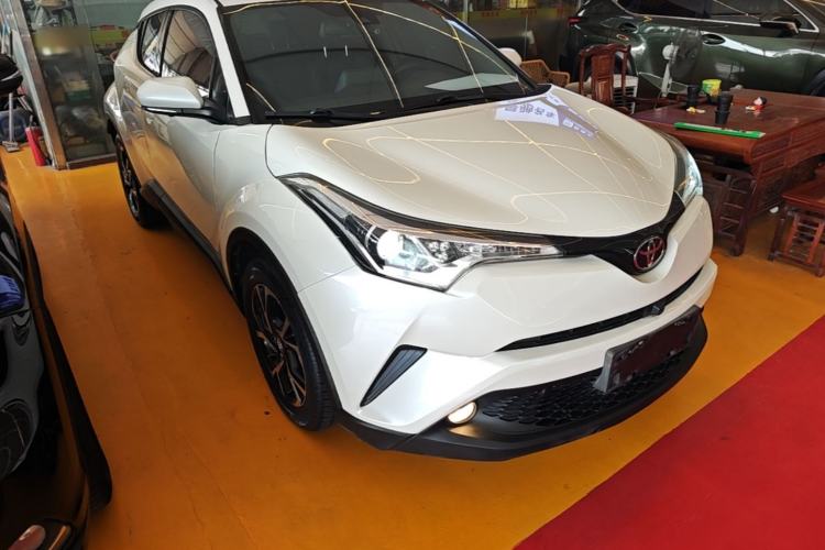 Used Toyota C-HR 2020 2.0L Leading Edition Front Right 45 Deg