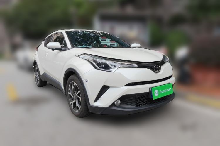 Used Toyota C-HR 2020 2.0L Leading Edition Front Right 45 Deg