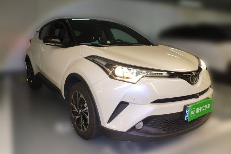 Used Toyota C-HR 2020 2.0L Leading Edition Front Right 45 Deg